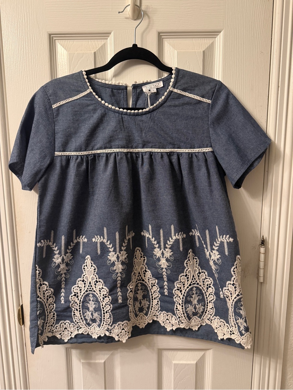 Embroidered Chambray and Lace Trim Short Sleeve Blouse - Women’s L